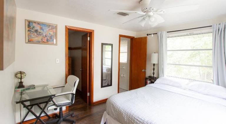 House with 1 room for 2 persons in Jacksonville Beach, FL
