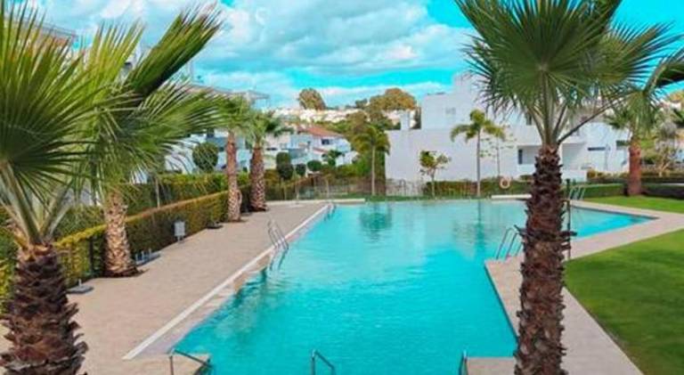 Apartment with patio & private pool — photo 4