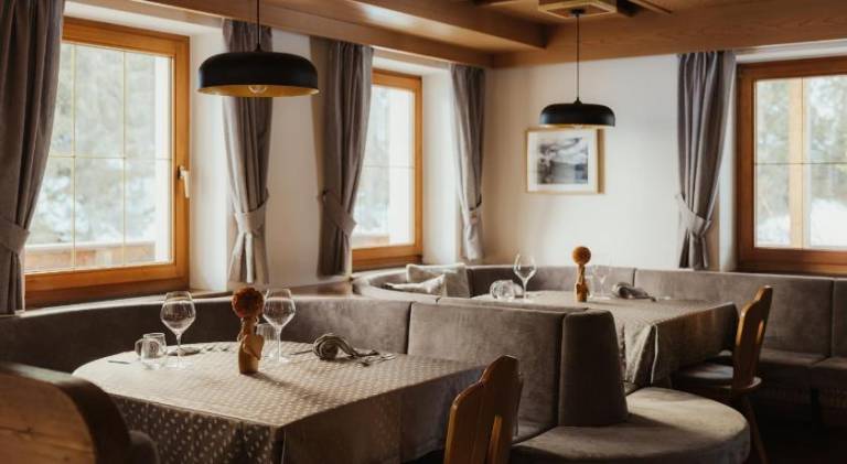 Beautiful serviced apartment with sauna, patio & yard | Perfect for remote work | Dogs allowed — photo 4