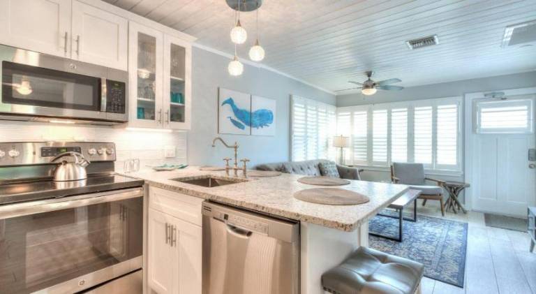 Vacation home | Beach nearby | Pets allowed — photo 3