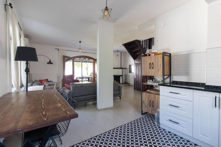 4BR all AC Pool BBQ Garden on Bagdat Ave Kirkpinar — photo 4