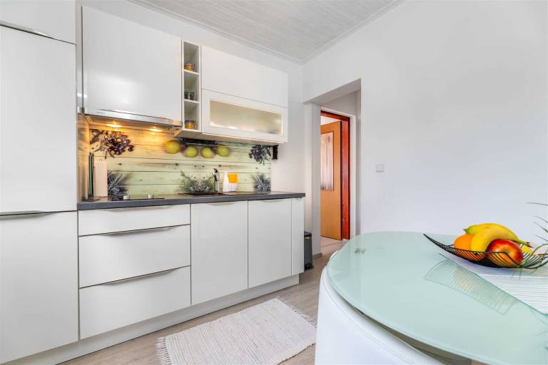 Lori Red - Cozy Hideaway for Two with sea view — photo 5