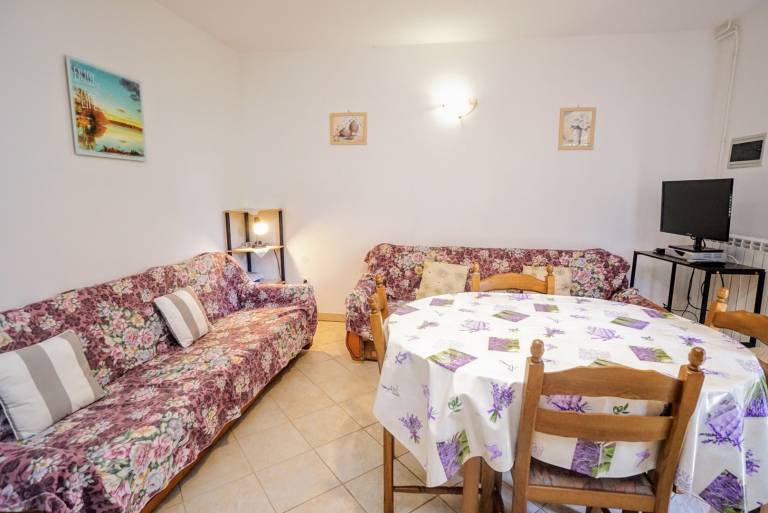 Holiday apartment with patio, yard & grill | Pets are welcome — photo 4