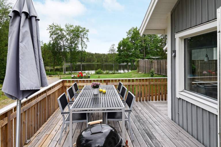 House with BBQ, patio & yard — photo 2