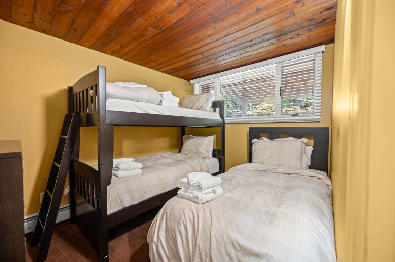 House with BBQ & yard | Mountain view — photo 4