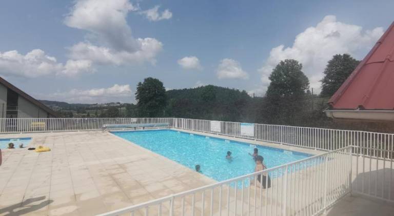 Charming rental apartment with private pool, patio & yard | Ski nearby | Pets allowed — photo 3