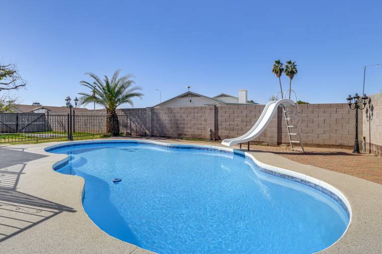 Snowbird Haven w/ Hot Tub! 3 Mi to Dtwn Chandler in Chandler, AZ