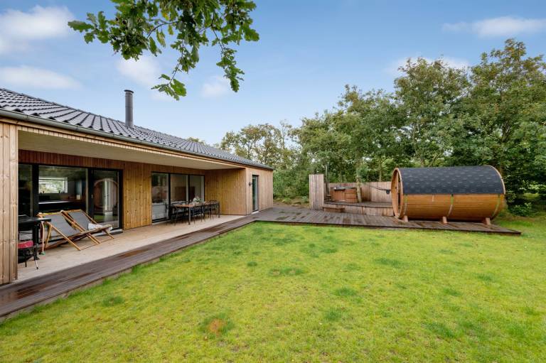 House with patio, sauna & jacuzzi — photo 3
