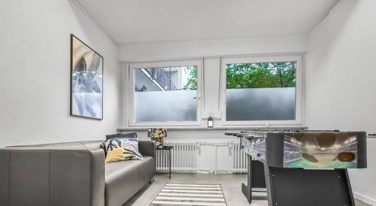 Gruppenapartment in Munchen Platz fur 16 Gaste Parkplatz — photo 4