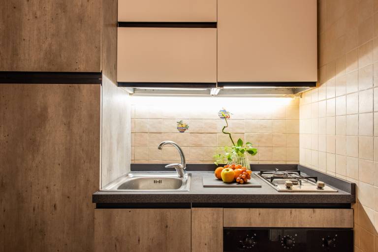 Apartment 'Romantica Corte Degli Estensi' with Private Terrace, Wi-Fi and Air Conditioning — photo 4