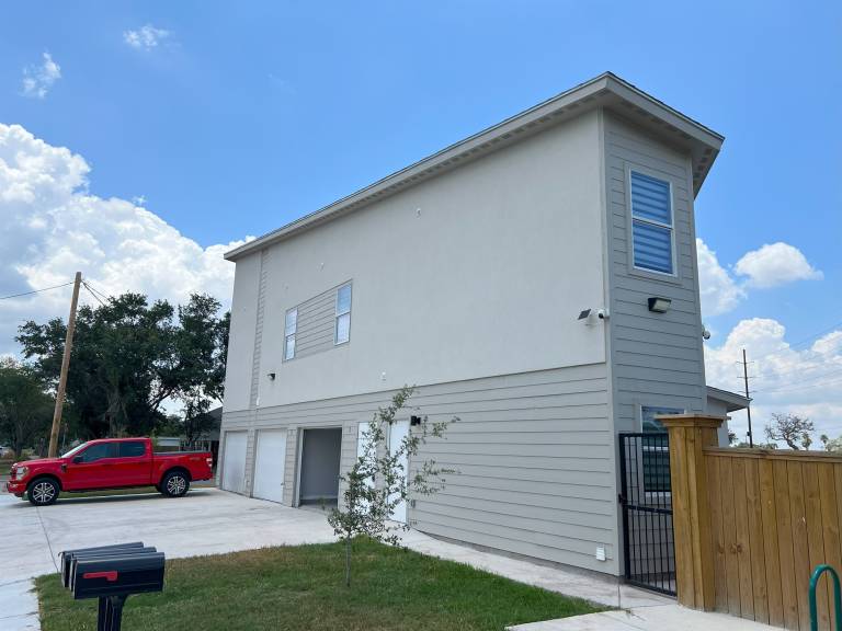 Villa Escondida 2 -2BD- Straight Shot to SpaceX! — photo 4