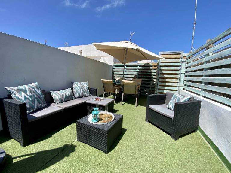 Apartment with patio & yard | Near Cádiz Cathedral | Beach view — photo 3