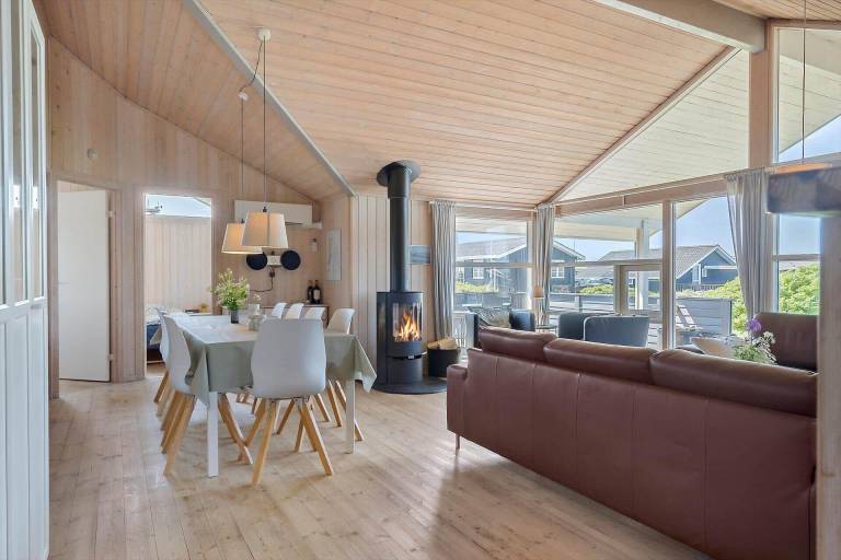 Family-oriented lovely vacation home with yard, jacuzzi & BBQ | Dogs allowed — photo 3