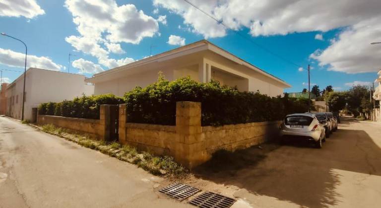 House with 4 rooms for 15 persons in Ugento