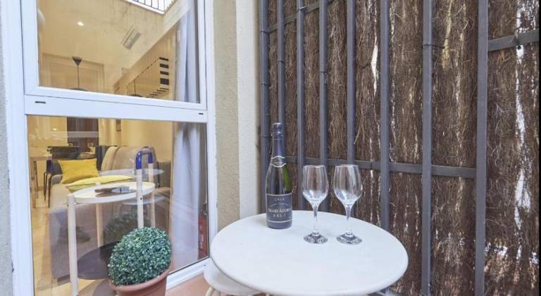 Apartment | Close to Sagrada Família | Dogs allowed — photo 2