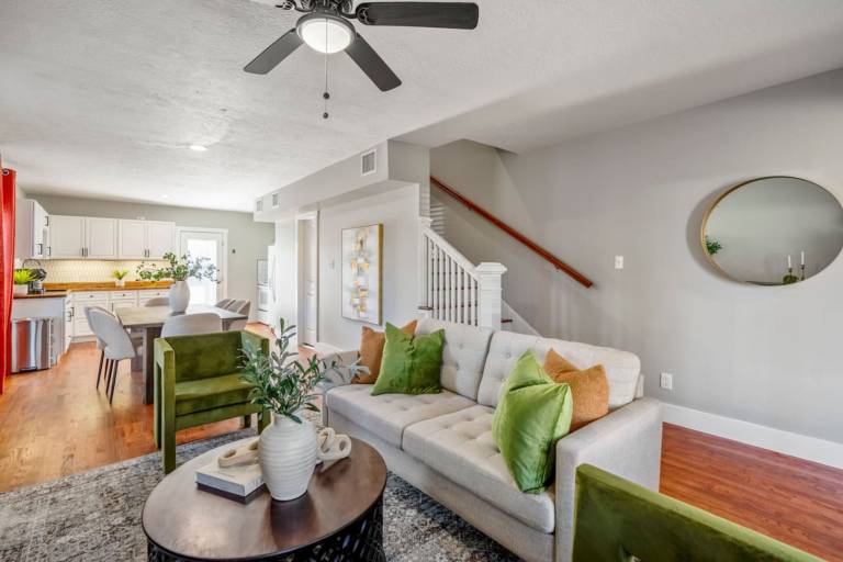 2 Bedroom Equipped Kitchen Gated Parking