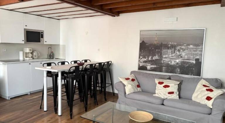 Apartment with patio — photo 3