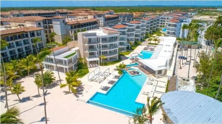 Playa Coral 3BR Private Beach Escape