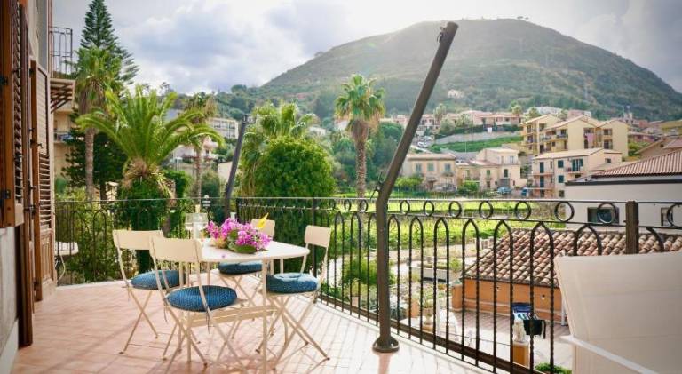 Rental apartment with barbeque, garden & patio | Dogs allowed — photo 2