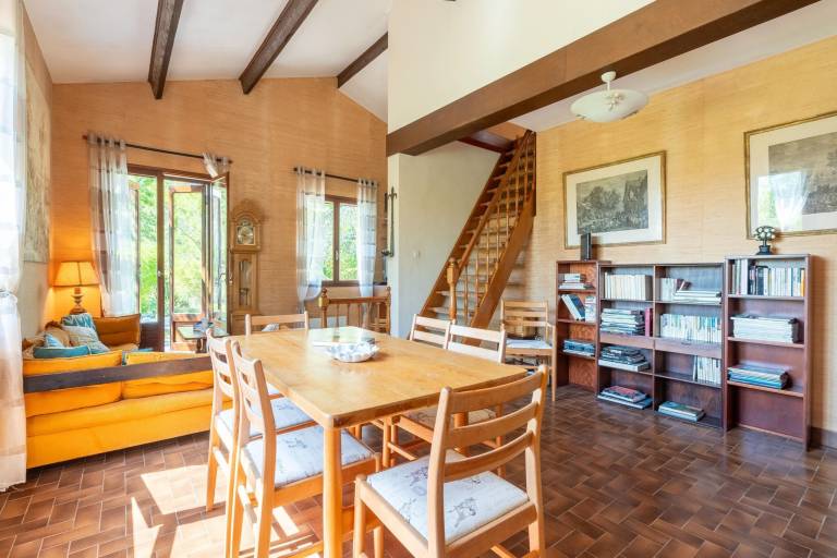 Beautiful vacation home with barbeque, yard & patio | Nature view | Pet-friendly — photo 4