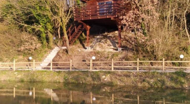 Lodge with terrace, garden & pool in Benevento
