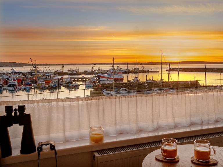 Cottage with yard | River view in Penzance