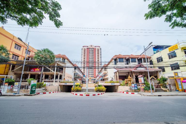 Vacation home with 2 rooms for 10 persons in Phetchaburi