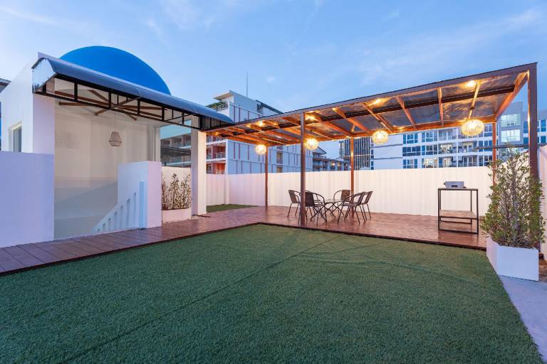 House with hot tub, yard & BBQ | Near Walking Street | Good for workation in Chonburi