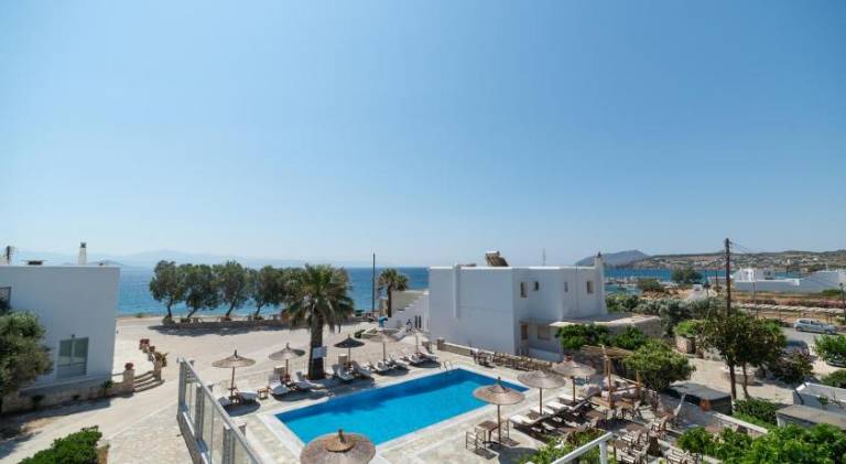 Child-friendly serviced apartment with terrace, yard & pool | Dogs allowed — photo 3