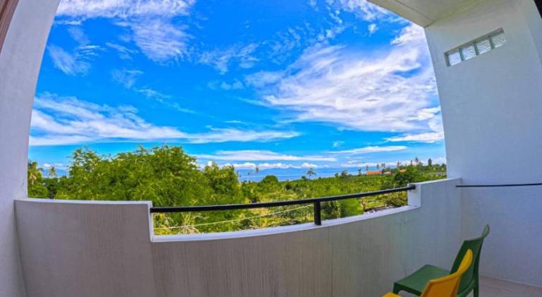 Lodge with yard, patio & private pool | Perfect for remote work | Pets are welcome — photo 3