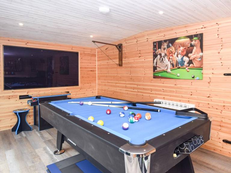 Fully equipped cottage with jacuzzi & yard | Water view | Pets allowed — photo 5