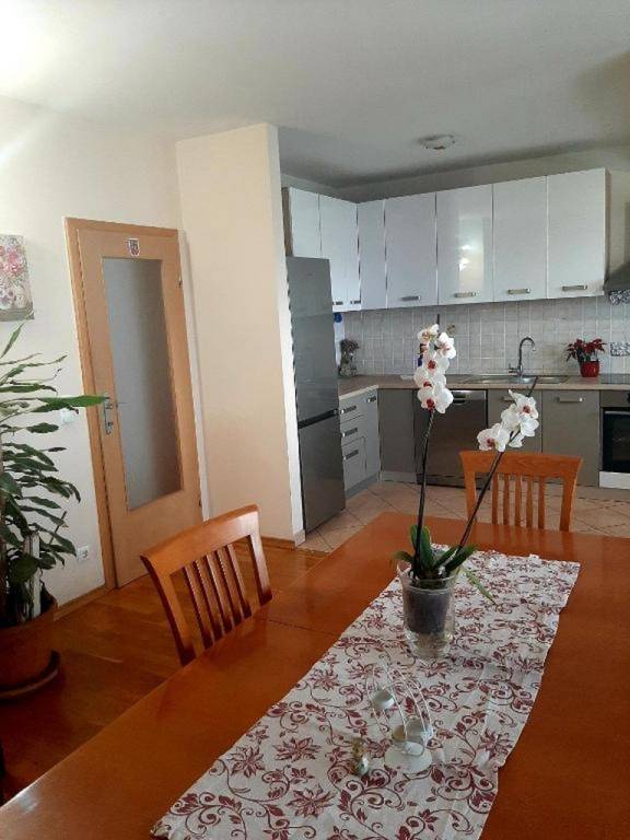 Four-bedroom apartment with balcony and sea view Duće, Omiš (A-21876-a) — photo 5