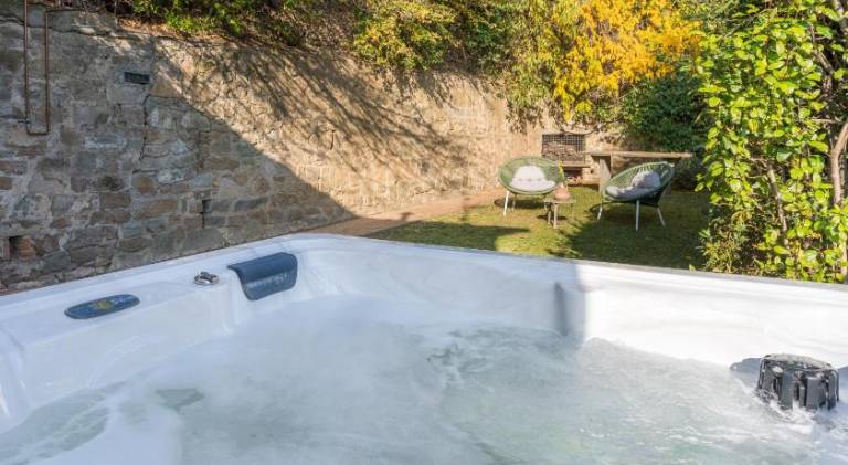 Fully equipped villa with grill, terrace & hot tub | Perfect for remote work | Pets allowed — photo 5