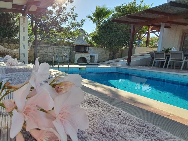 Fully equipped villa with pool | Pet-friendly — photo 2