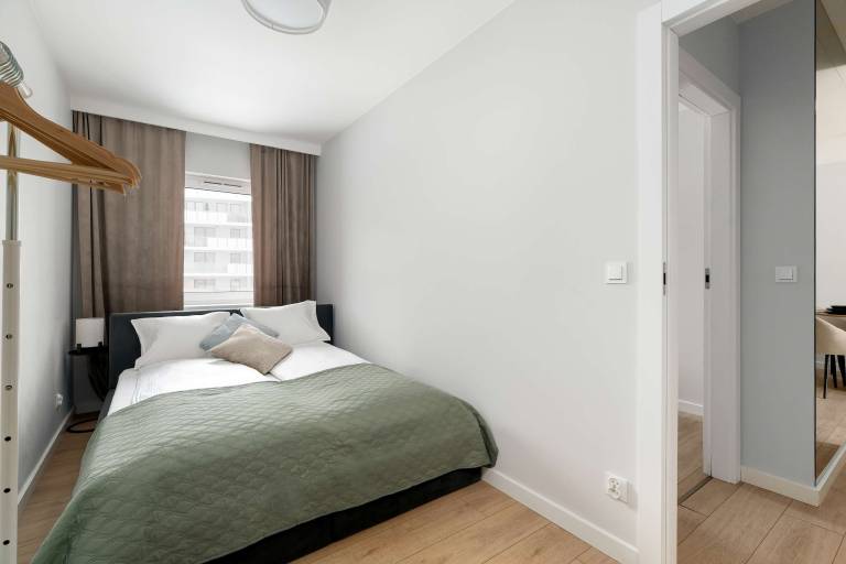 Jasielska 11 Pozna Beige and Green Apartment with Parking and Bathtub — photo 2
