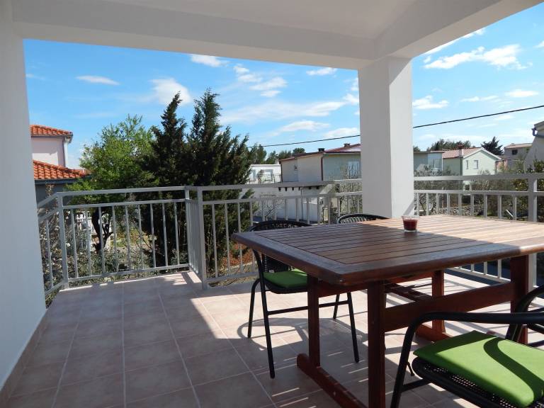 Rental apartment with yard, barbecue & terrace | Garden view — photo 3