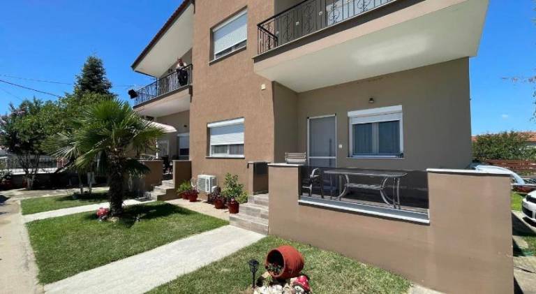Holiday apartment with yard, patio & barbeque in Kavala