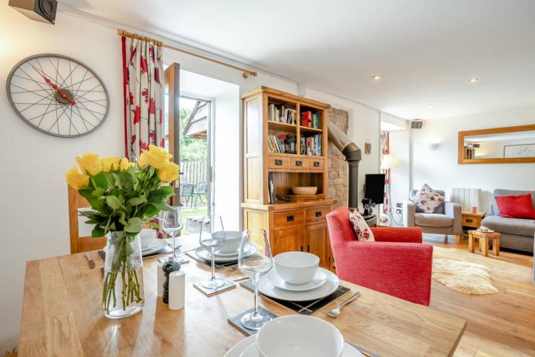 Nice cottage with grill & yard | Close to the beach | Dogs allowed in Abergavenny