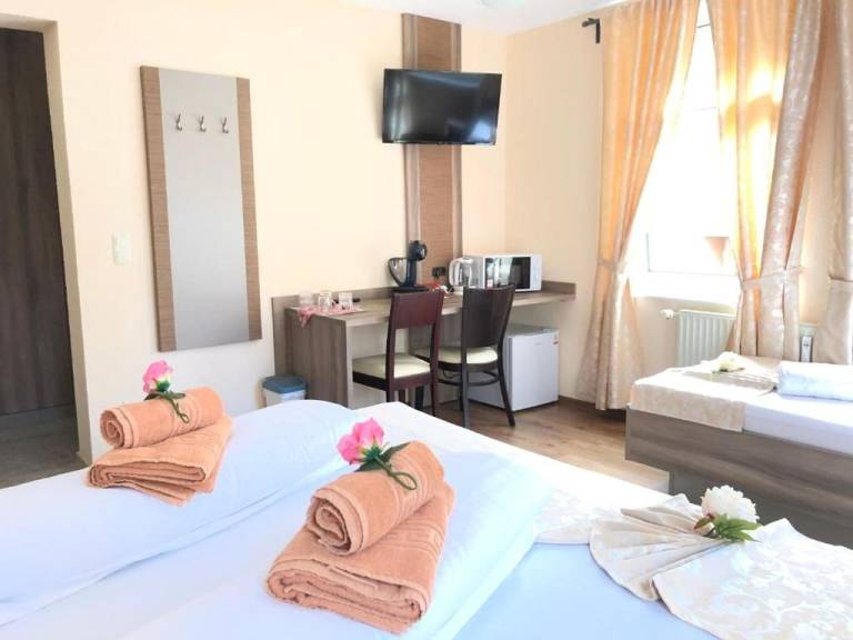 Deluxe Dreibettzimmer mit eigenem Bad