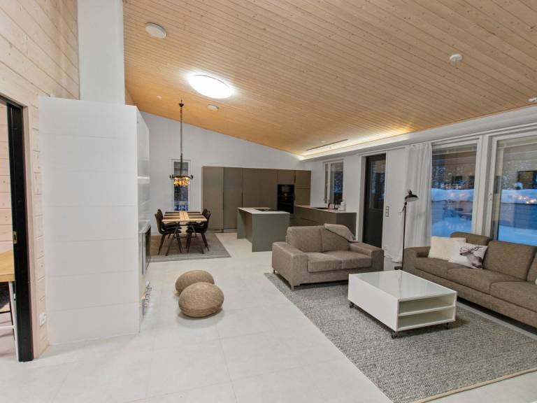 Vacation home with patio & sauna — photo 3