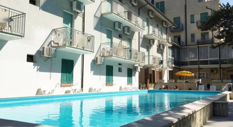 B&B Promenade Hotel Simple con Piscina — photo 2