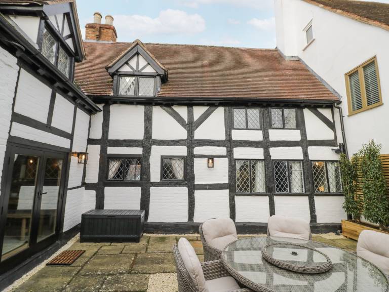 Fully equipped pleasant cottage with jacuzzi & garden | Pets allowed — photo 2