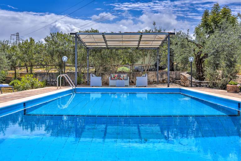 Villa with terrace, garden & private pool | Garden view — photo 2
