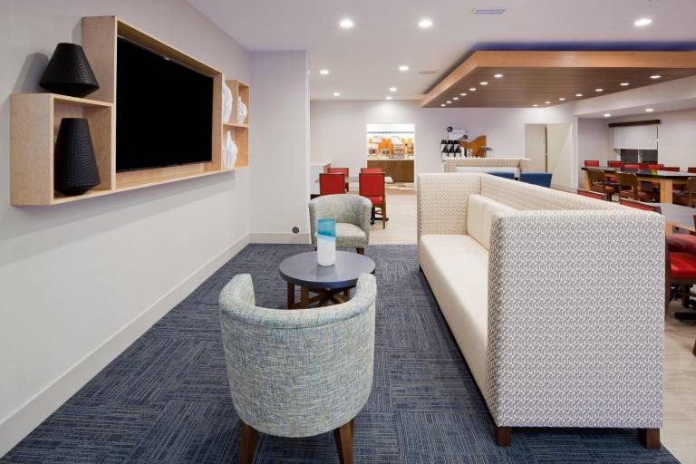 Holiday Inn Express Hotel & Suites Dickinson By IHG — photo 3