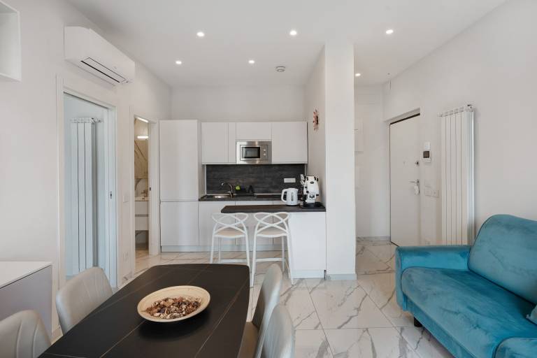 Apartment 'Luxury - Zona Lungomare' with Balcony, Wi-Fi and Air Conditioning — photo 3
