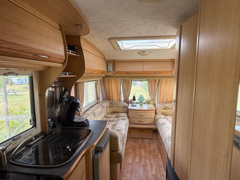 Caravan 'Vue Sur L'étang' with Lake View, Shared Pool and Private Terrace — photo 4