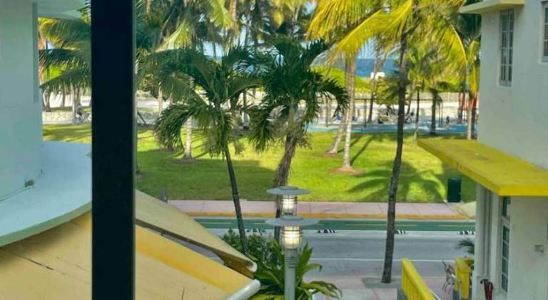 Holiday apartment | Close to Ocean Drive | Next to the beach | Pet-friendly in Miami Beach, FL