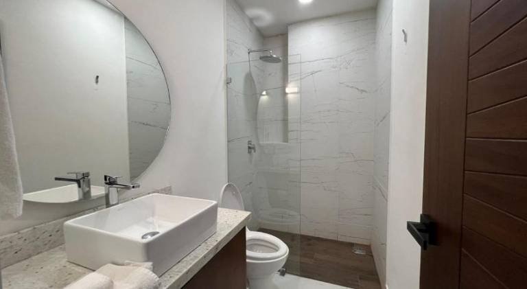 Apartment with pool — photo 2