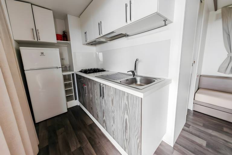 Mobile home with terrace & garden — photo 4
