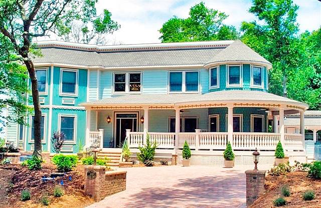 D100- Stunning! 6 Masters, Private Pool, Hot Tub, Elevator, Dog Friendly! in Duck, NC